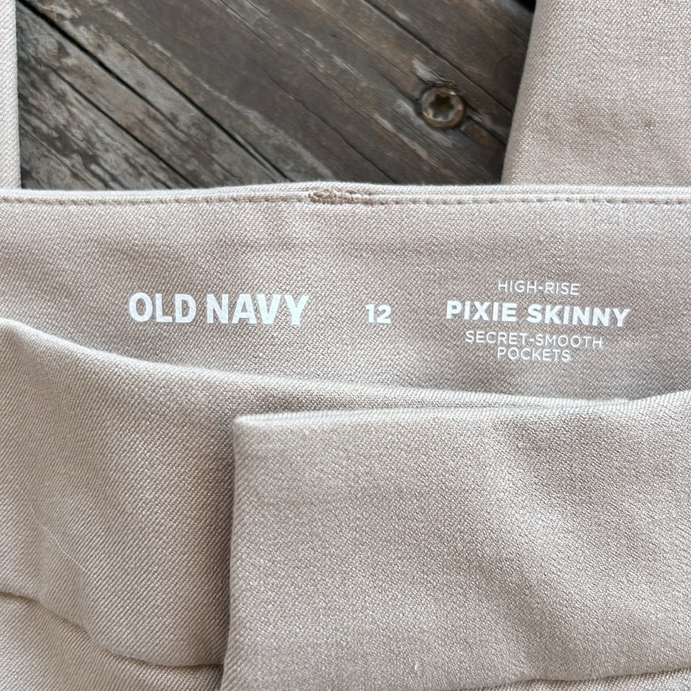 Old Navy Pixie Skinny High-Rise Secret Smooth Pockets NWT - Picture 2 of 9